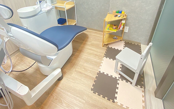 武蔵新城歯科のキッズスペース付き診療室